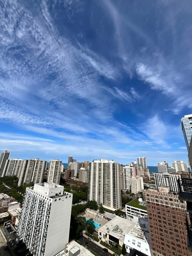 Foto del edificio - 1212 N La Salle Dr