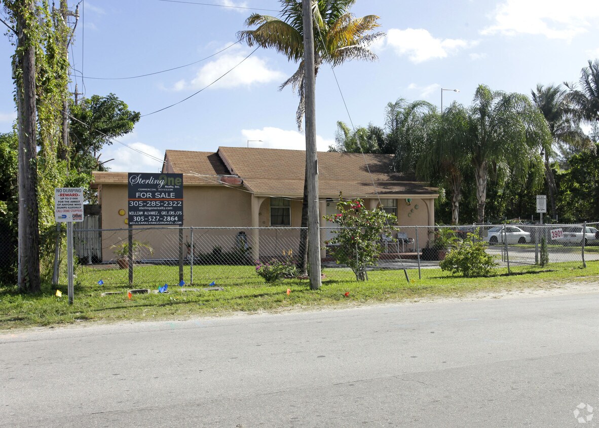 Building Photo - 3901 NW 37th Ave