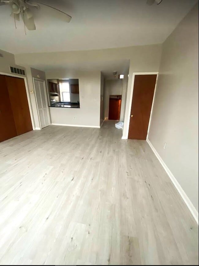 Building Photo - 743 Corinthian Ave