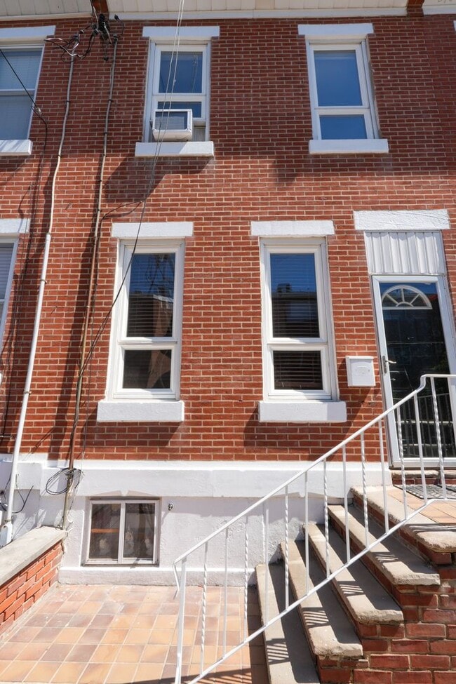 Building Photo - 217 Moore St