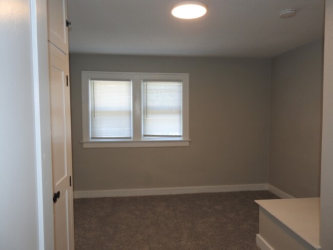 Building Photo - 1615 Pool St