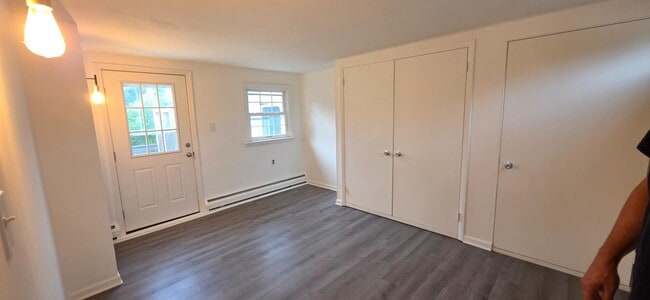 Building Photo - 146 Walnut St