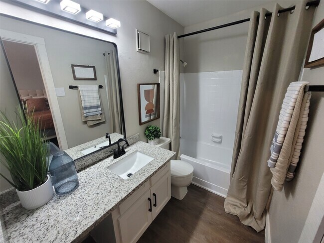 Foto del edificio - 5110 Azalea Trace Dr
