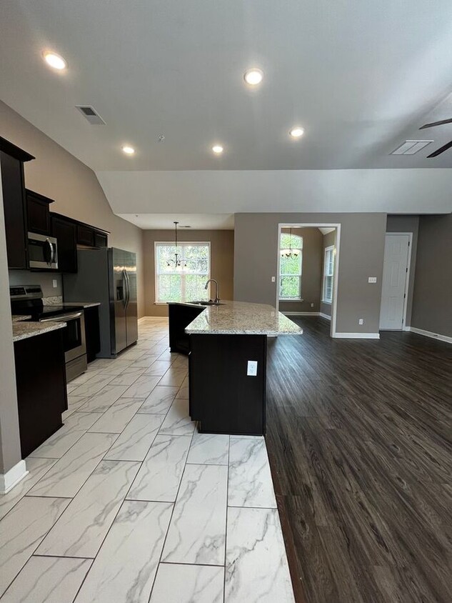 Building Photo - Plantation Glen Newer Build 3bd/2ba - Quie...