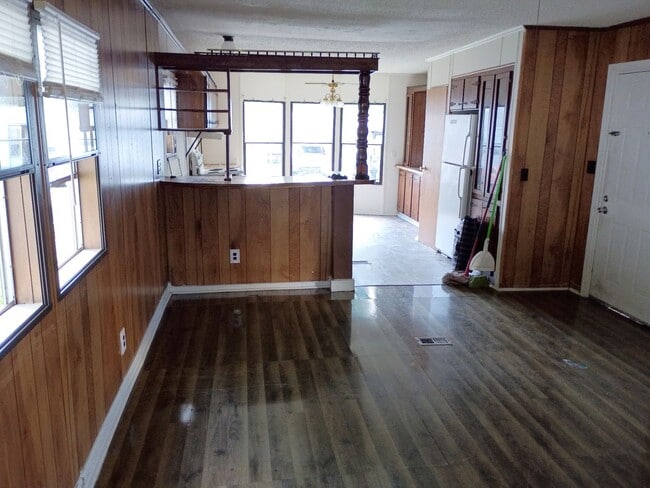 Building Photo - 2 Bedroom 2 Bathroom Community Mobile Home