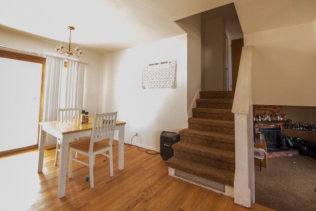 Building Photo - 1717 W Lake St