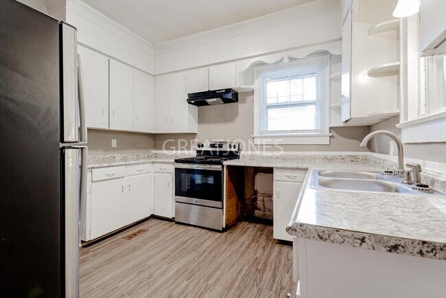 Building Photo - 111 Larch Cir