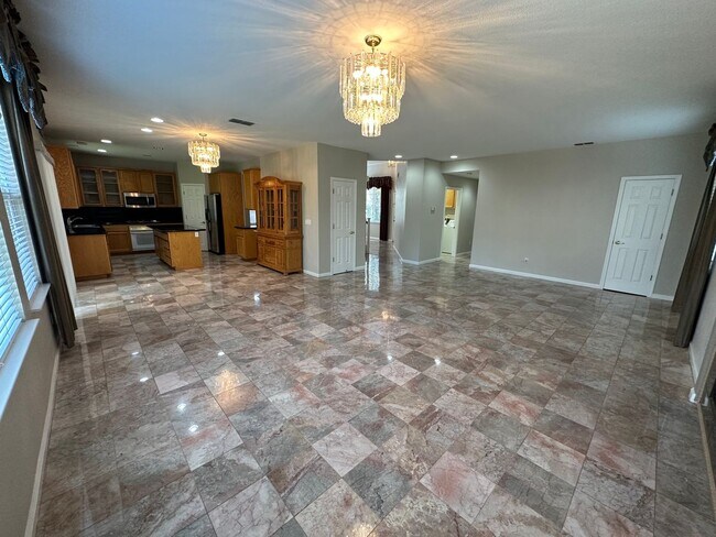 Building Photo - Beautiful 4 Bedroom 3 Full Bath Tracy Home