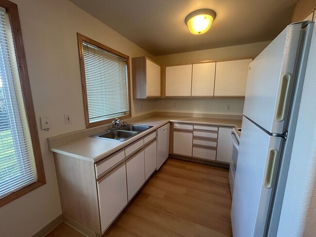 Building Photo - 4234 Wintergreen Cir