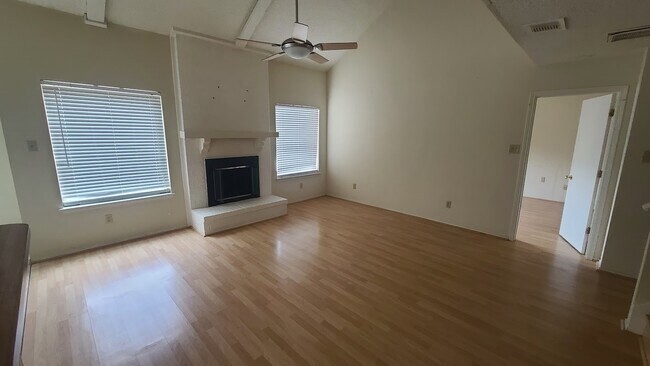 Building Photo - 2609 Hazelwood Pl