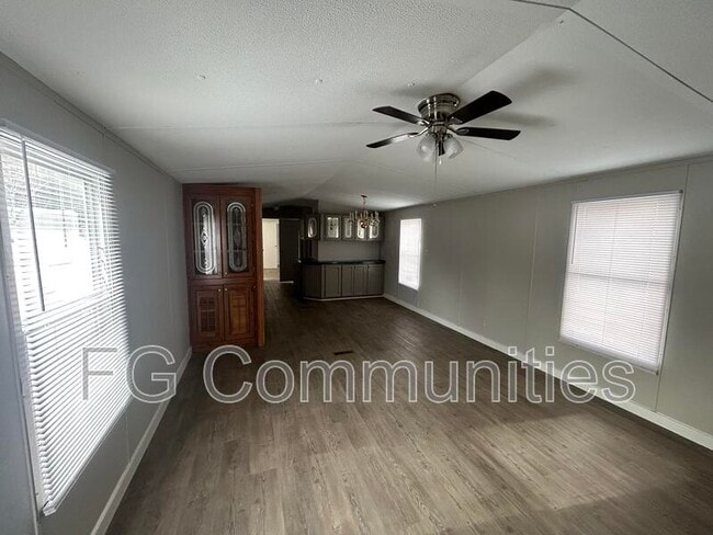 Foto del edificio - 188 Golden Oaks Ln