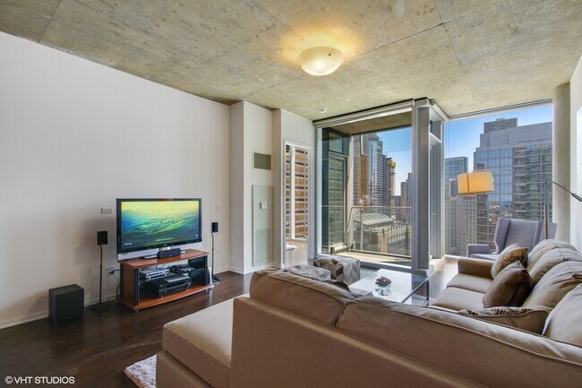 Building Photo - 600 N Fairbanks Ct