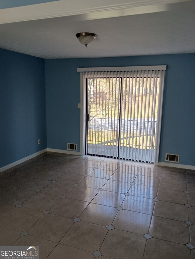 Building Photo - 728 Dunaire Way