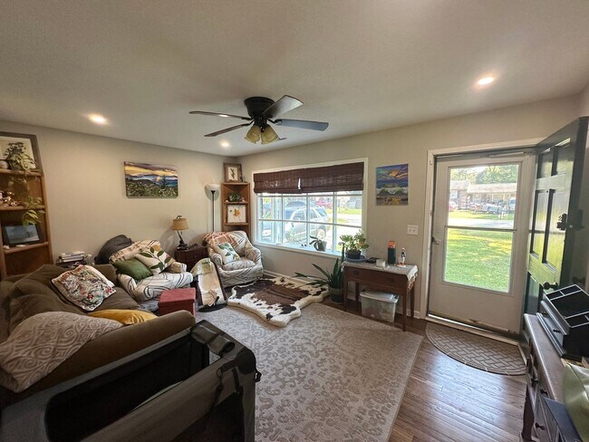 Building Photo - Charming James Island Three Bedroom Home w...