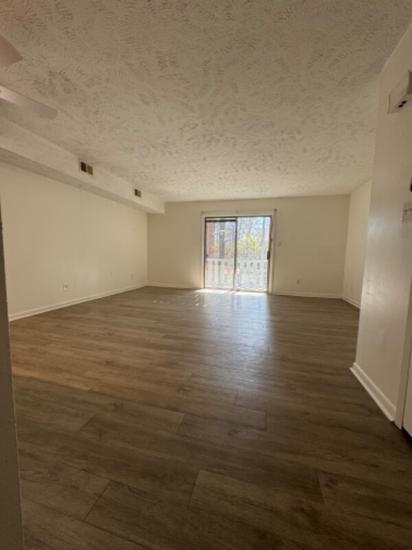 Foto del edificio - 365 W Illinois Ave