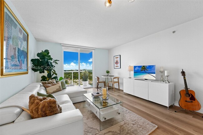 Foto del edificio - 900 SW 8th St