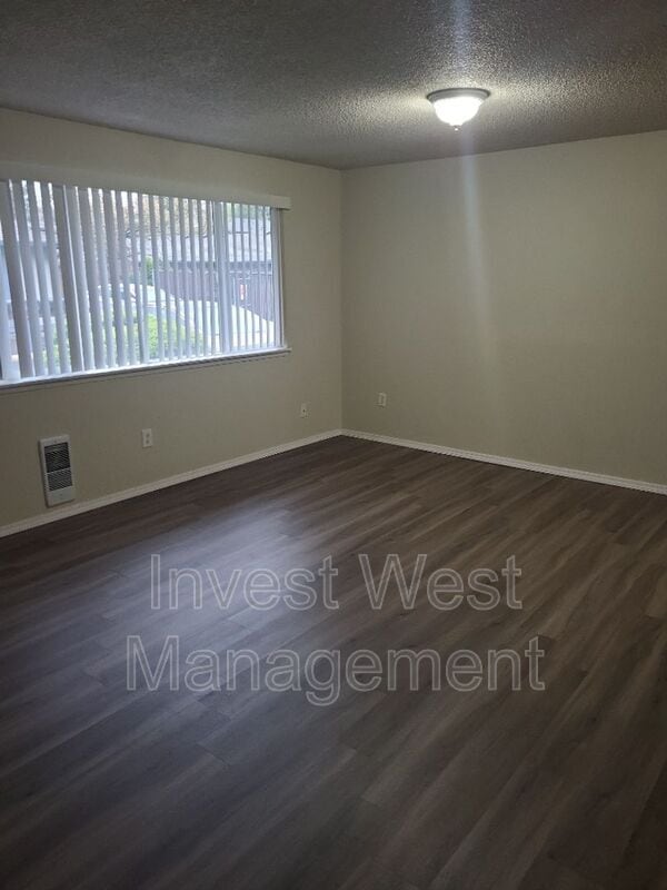 Building Photo - 2809 E 19th St