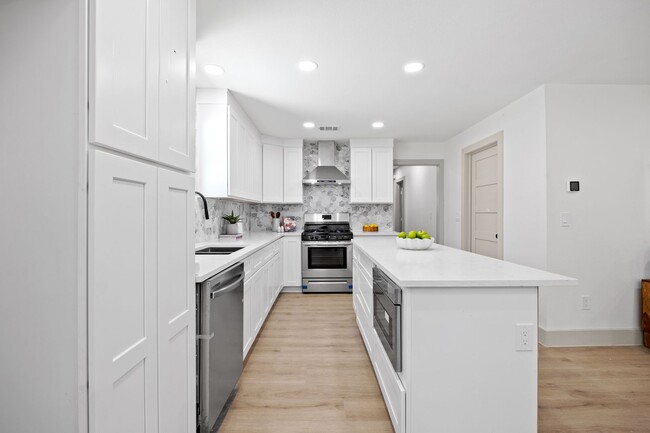 Building Photo - Incredibly Remodeled 4-Bedroom Home In Eas...