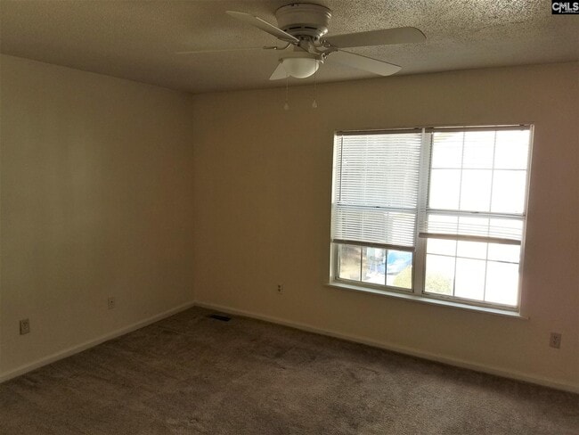 Building Photo - 120 Country Town Dr