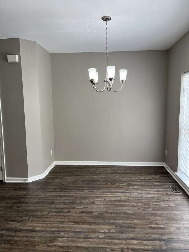 Foto del edificio - 694 Huffine Manor Cir