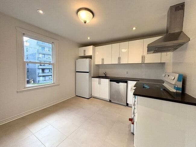 Building Photo - 32 Arthur Ave S