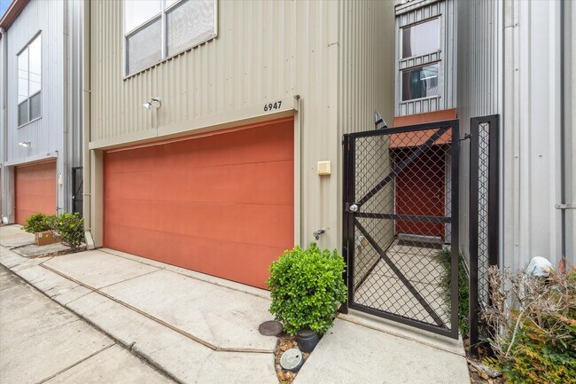 Foto del edificio - 6947 Ardmore St