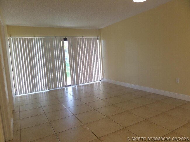 Building Photo - 1524 Lake Crystal Dr