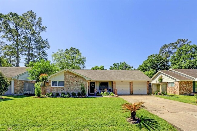 Building Photo - 10027 Timberwood Dr