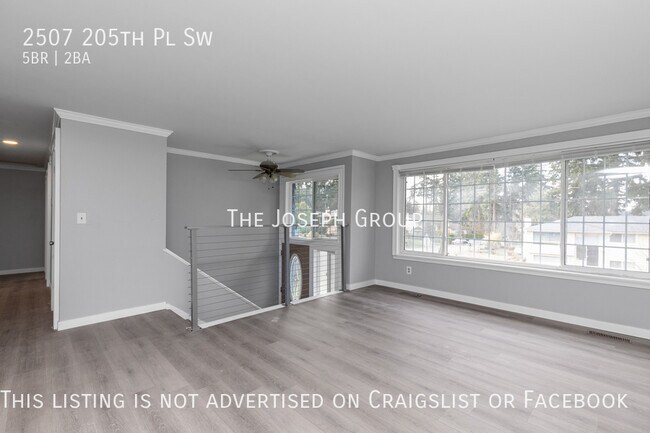 Building Photo - Spacious 6 bedroom, 2 bathroom home in Lyn...