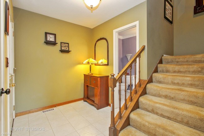 Foto del edificio - 655 Versailles Ct