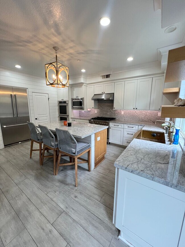 Building Photo - Beautifully Furnished Home in Huntington Beach