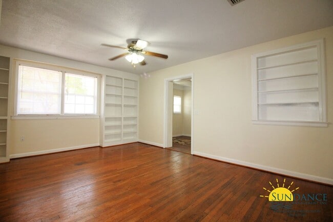 Building Photo - Great 2 Bedroom Home in Fort Walton Beach