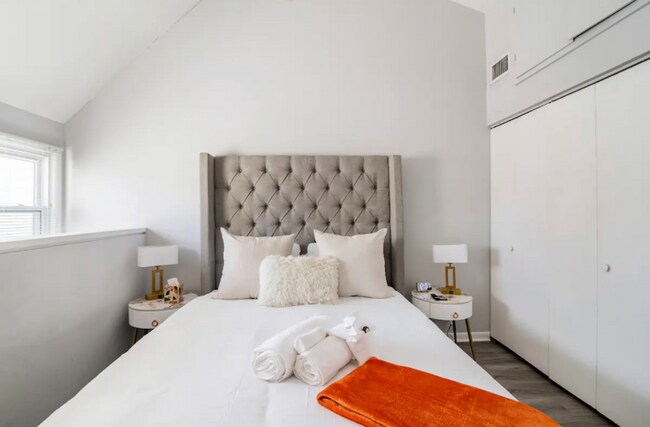 Foto del edificio - 721 N Poplar St