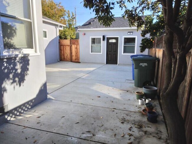 Building Photo - bedroom in San Leandro CA 94577