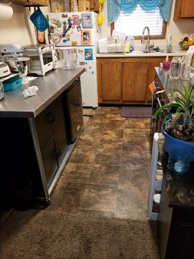 Interior Photo - 220-222 Holeman Ave