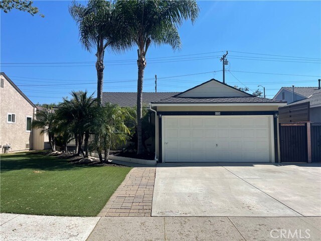 Foto principal - 7056 Schroll St