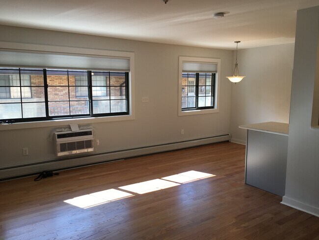 Dining Area - 89-93 Teaneck Rd
