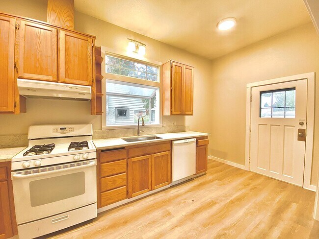 Photo - Charming 3 Bed 2 Bath Portland Bungalow! Apartment