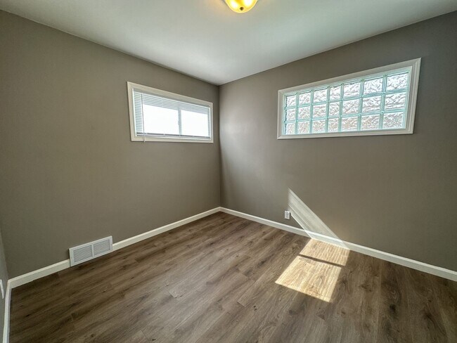 Foto del edificio - 5677-5679-5679 N 61st St