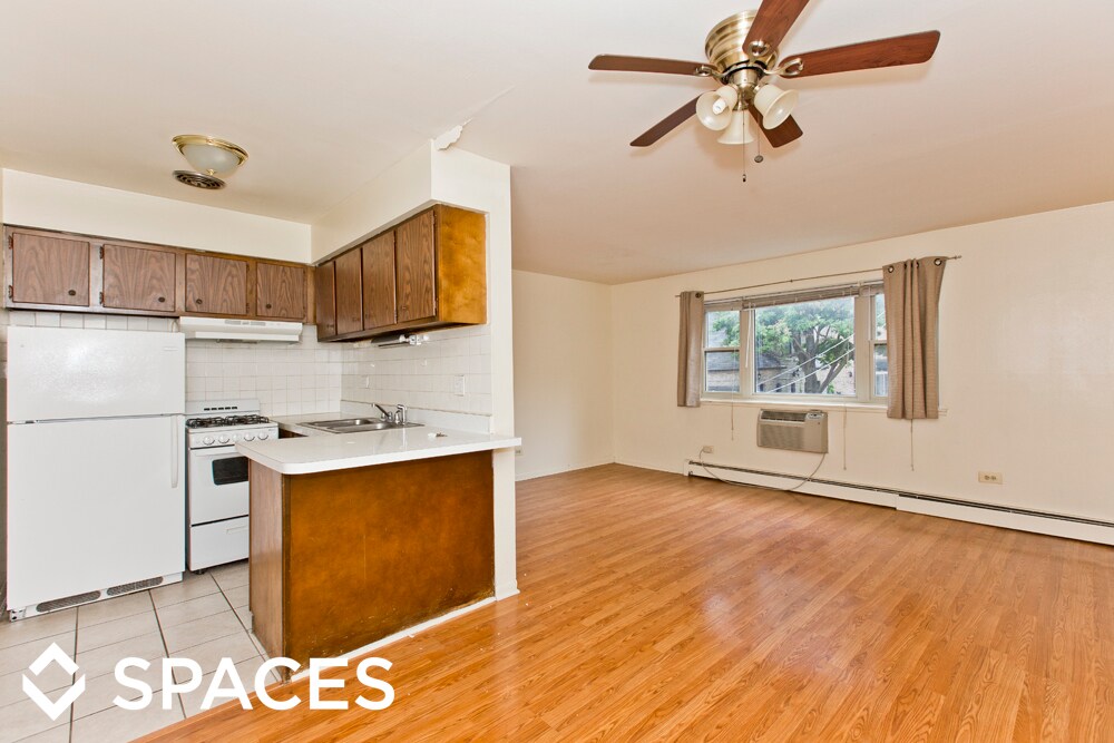 Primary Photo - 3161 N Cambridge Ave
