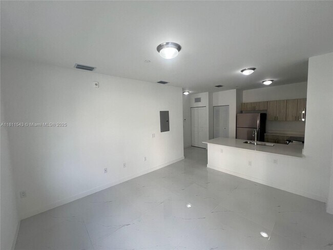Foto del edificio - 1010 SW 69th Ave