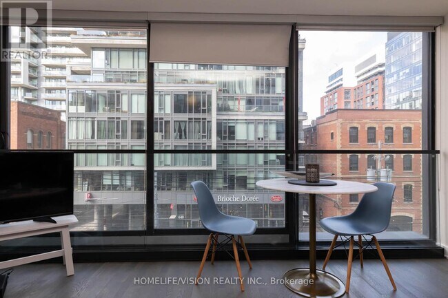 Photo du bâtiment - 625-629-629 King St W