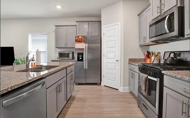 Foto del edificio - 24253 Alydar Lp