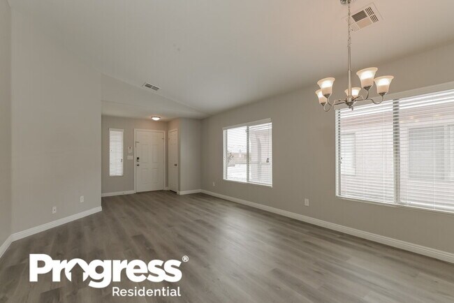 Building Photo - 3379 Greenwood Springs Dr