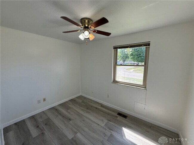 Foto del edificio - 7619 Bassett Dr
