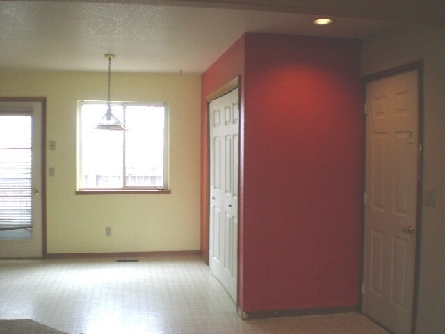 Foto del edificio - One Bedroom, One Bath Town Home with Spaci...
