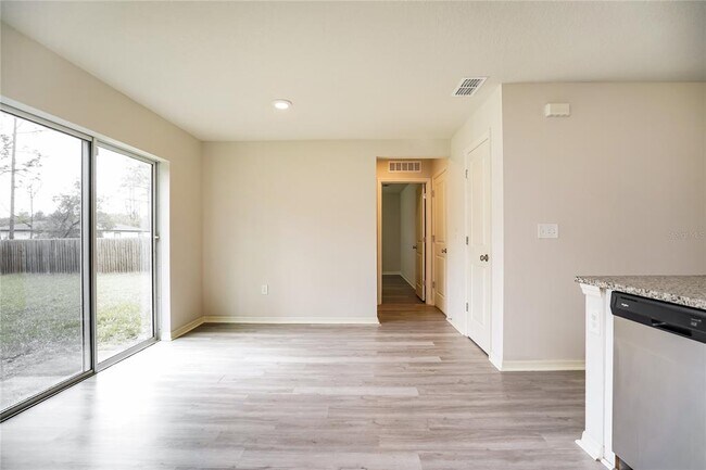 Foto del edificio - 2922 W Higgins Pl