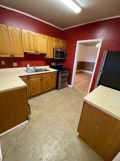 Cocina - 2057 w birchwood ave