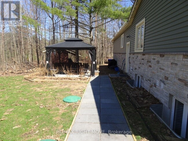 Building Photo - 32 Mills Cir