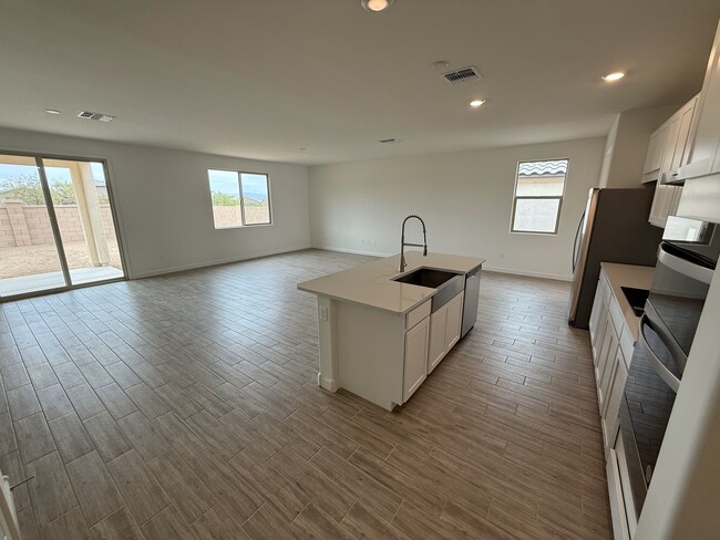 Building Photo - 874 W Calle Bombona